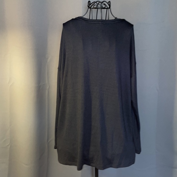 NWT.  Banana Republic, woman’s crew neck long sleeve T-shirt. Black. Size large. - Picture 2 of 6